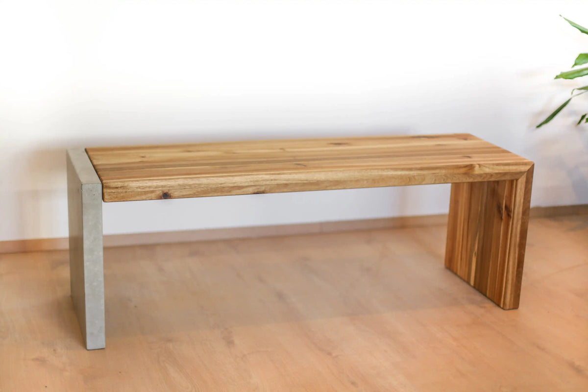 Sitzbank Felix aus Massivholz & Beton